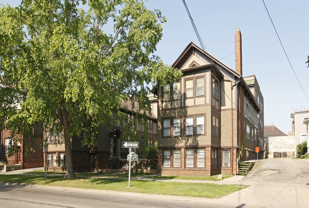 Steward Apartments in Jackson, MI - Building Photo