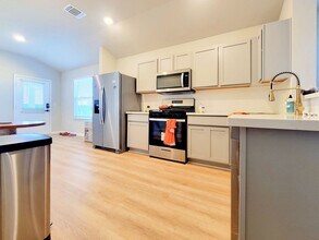 1701 Arborside Dr in Austin, TX - Building Photo - Building Photo