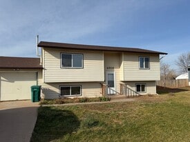 4916 Saratoga Dr in Black Hawk, SD - Building Photo