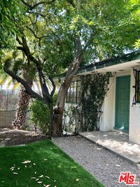 1819 N Sierra Bonita Ave in Los Angeles, CA - Foto de edificio - Building Photo