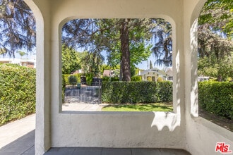 1553 N Stanley Ave in Los Angeles, CA - Building Photo - Building Photo