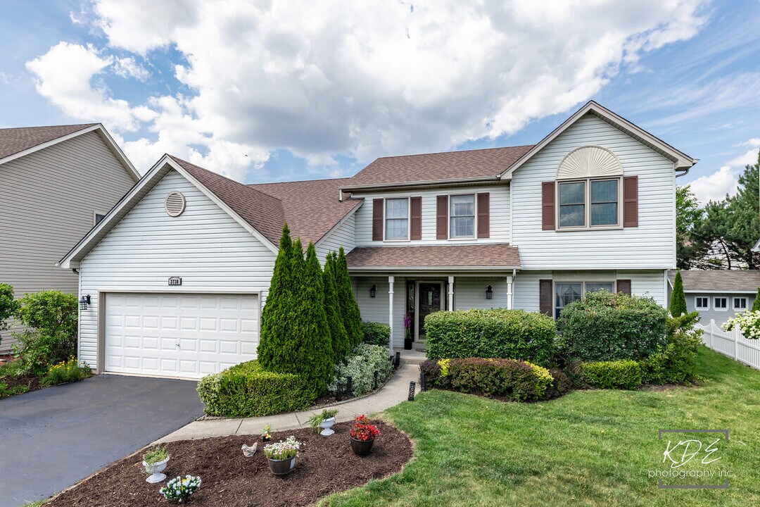 3730 Baybrook Dr in Aurora, IL - Building Photo