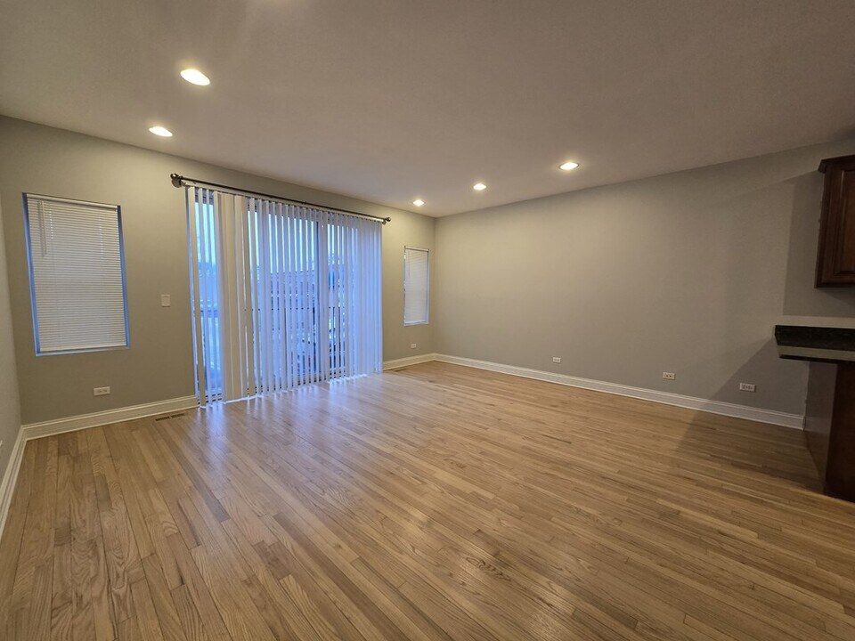 3831 N Kedzie Ave, Unit GN in Chicago, IL - Building Photo