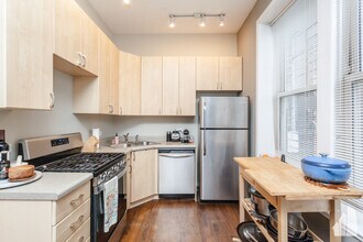 2209 W Race Ave, Unit 3 in Chicago, IL - Building Photo - Building Photo