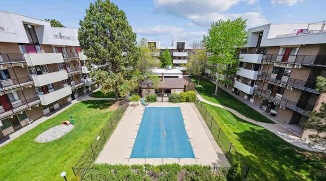 384 S Ironton St in Aurora, CO - Building Photo - Building Photo