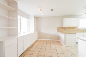 29127 Waltham St in Spring, TX - Foto de edificio - Building Photo