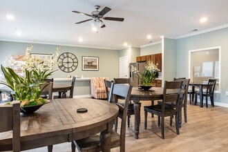 The Village at Stone Mountain 55+ Community in Stone Mountain, GA - Foto de edificio - Interior Photo