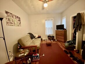 46 Brookley Rd, Unit 1 in Boston, MA - Foto de edificio - Building Photo