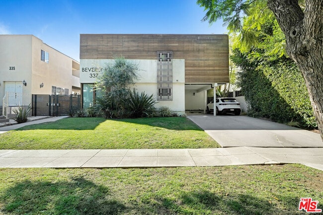 337 N Oakhurst Dr in Beverly Hills, CA - Building Photo - Building Photo