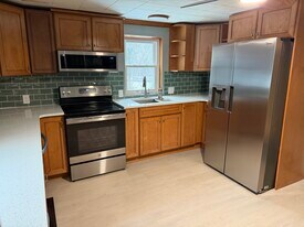 2570 Sanger Ln, Unit Apt A in York Haven, PA - Building Photo