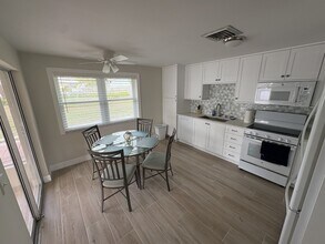 510 Pine Rd in Nokomis, FL - Building Photo - Building Photo