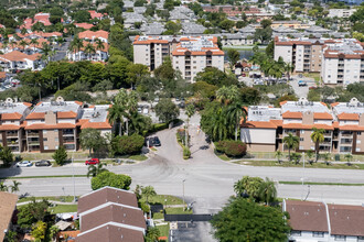 Kendall Lakes Towers in Miami, FL - Building Photo - Building Photo