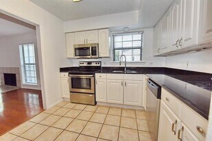 4033 Gilbert Ave in Dallas, TX - Building Photo