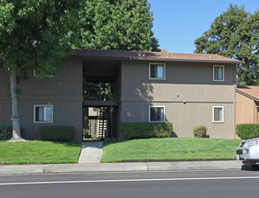 Sand Creek Apartments in Lodi, CA - Building Photo - Building Photo