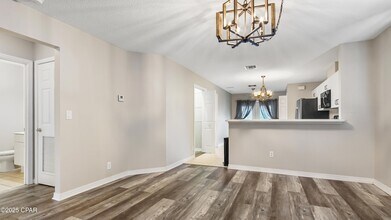 3165 Meadow St in Lynn Haven, FL - Foto de edificio - Building Photo