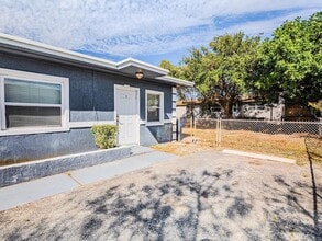 112 W 34th St, Unit 1 in Riviera Beach, FL - Foto de edificio - Building Photo