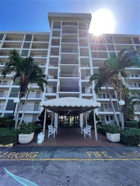 3100 N Palm Aire Dr in Pompano Beach, FL - Building Photo - Building Photo