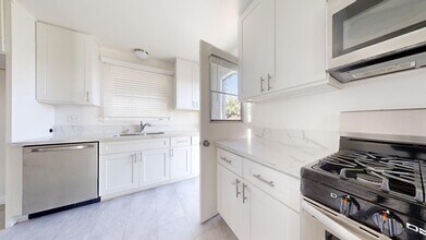 5558 Emerald St in Torrance, CA - Foto de edificio - Building Photo
