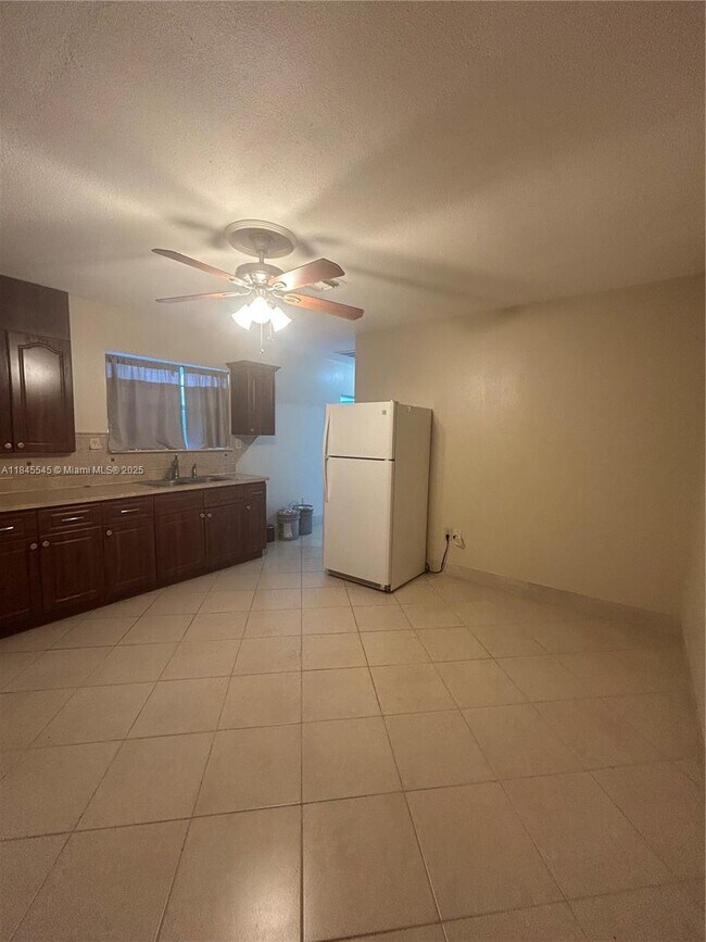 4617 Navarre Ave in Sebring, FL - Foto de edificio - Building Photo