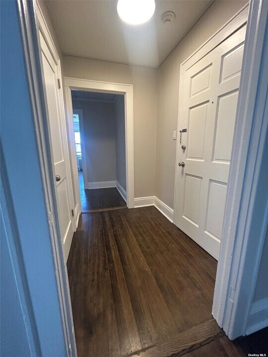 661 Franklin Ave in Garden City, NY - Building Photo
