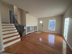 2406 Bowen St in Longmont, CO - Foto de edificio - Building Photo