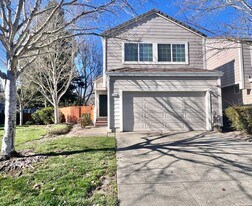 1706 Champagne Pl in Petaluma, CA - Building Photo