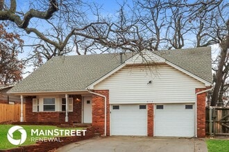 8112 NW 30th St, Unit 1 in Bethany, OK - Building Photo - Building Photo