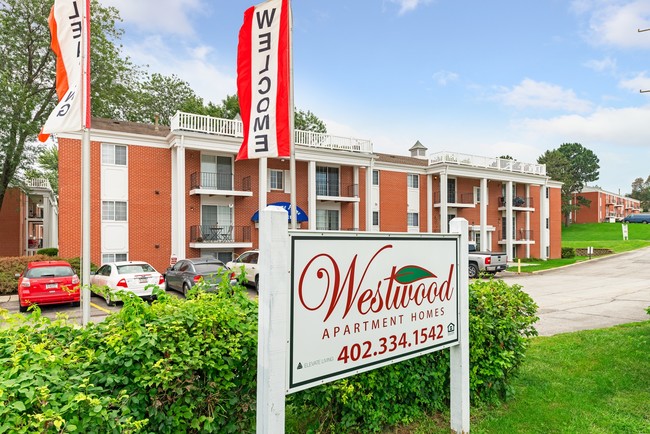 Westwood Apartments in Omaha, NE - Foto de edificio - Building Photo