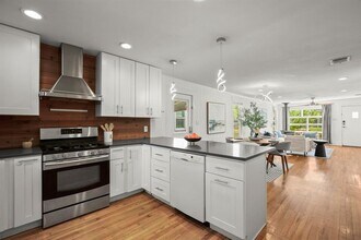 1184 Navasota St in Austin, TX - Building Photo - Building Photo