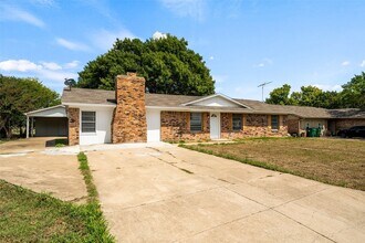 810 S Western Hls Dr in Howe, TX - Building Photo - Building Photo