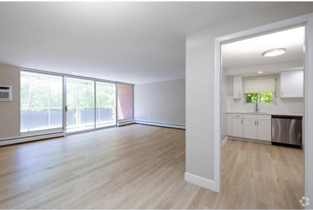 1 Stonehill Dr in Stoneham, MA - Building Photo