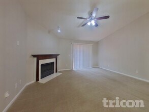 11329 Hartland Rd, Unit 102 in Jacksonville, FL - Building Photo - Building Photo