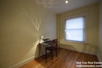 1251 Commonwealth Ave, Unit 2 in Boston, MA - Foto de edificio - Building Photo