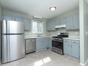 1227 Andover Cir in Aurora, IL - Building Photo - Building Photo