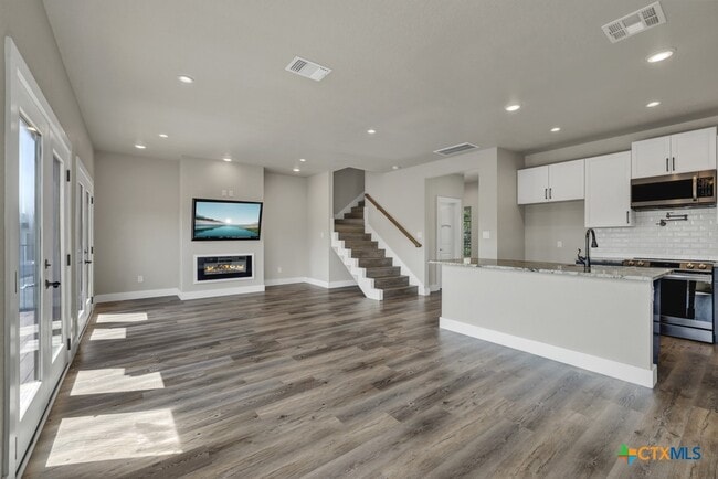 property at 1216 Canyon Lake Dr