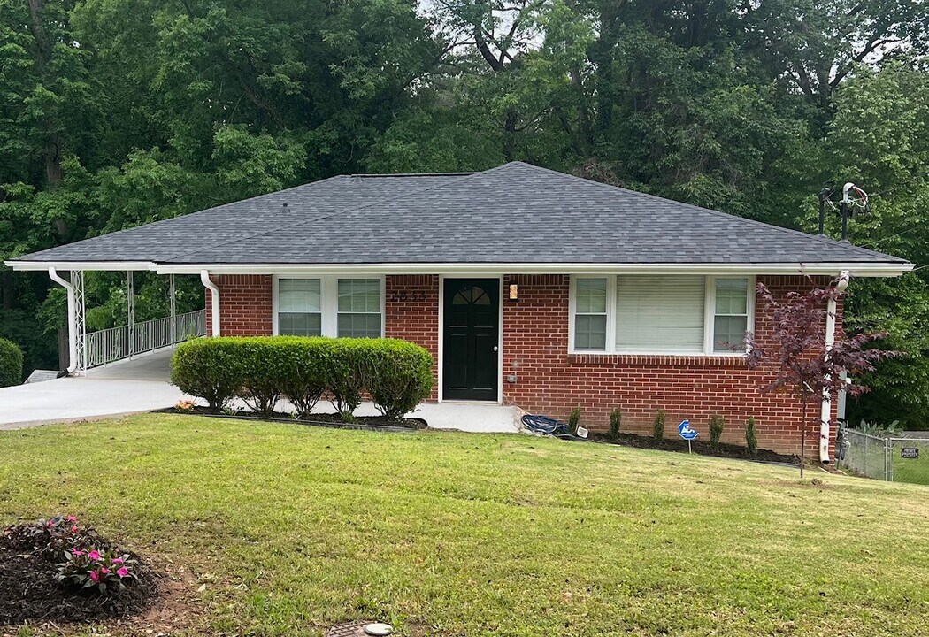 2833 Oldknow Dr NW in Atlanta, GA - Building Photo