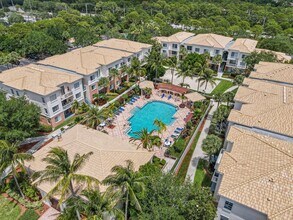 2310 Myrtlewood Cir E in Palm Beach Gardens, FL - Building Photo - Building Photo