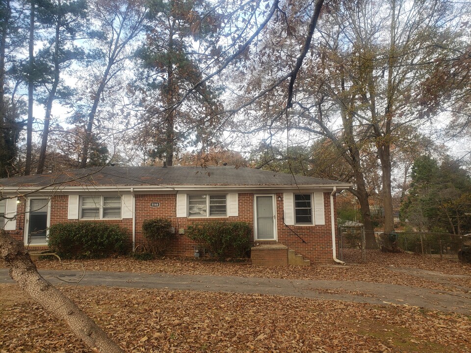 5588 Wild Cherry Dr in Mableton, GA - Building Photo