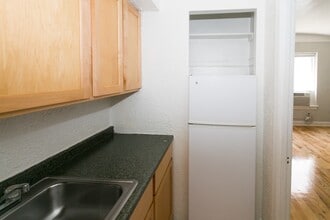 562 W Arlington Pl, Unit 603 in Chicago, IL - Building Photo - Building Photo