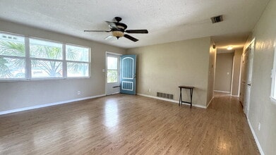 484 Grandview Ave in Ormond Beach, FL - Building Photo - Building Photo