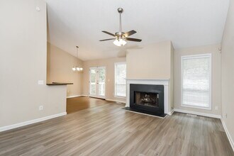 4820 Wilkie Way NW in Acworth, GA - Foto de edificio - Building Photo