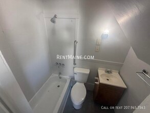 76 Court St in Bangor, ME - Foto de edificio - Building Photo