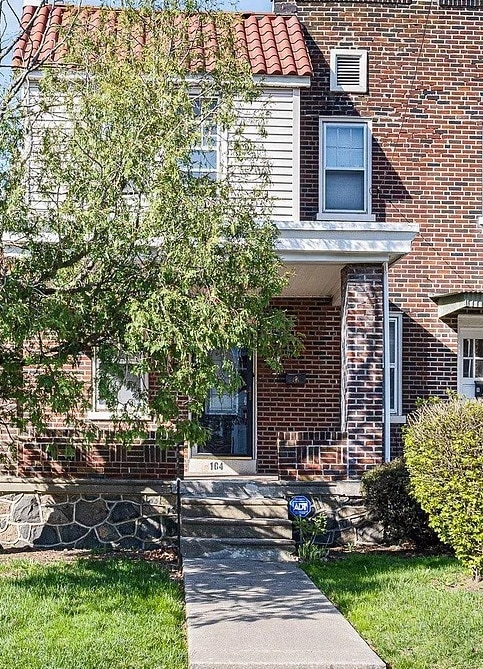 property at 104 W 35th St