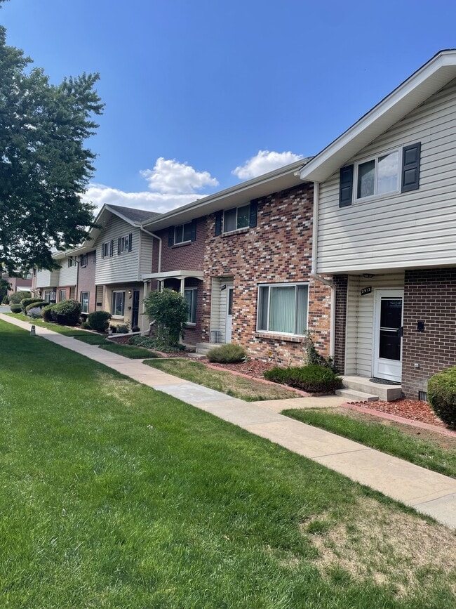 3915 S Boston St in Denver, CO - Building Photo - Building Photo