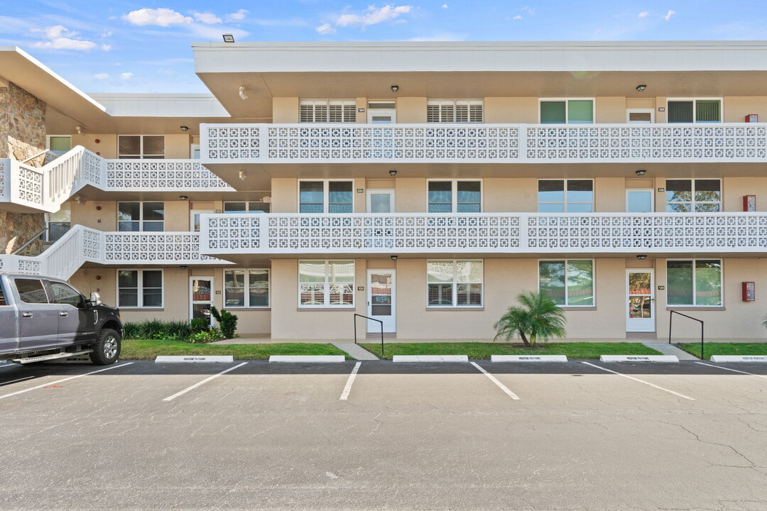 4915 Bay St NE in St. Petersburg, FL - Building Photo