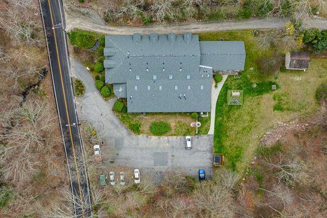 Plantation Lace Mill in Coventry, RI - Foto de edificio - Building Photo