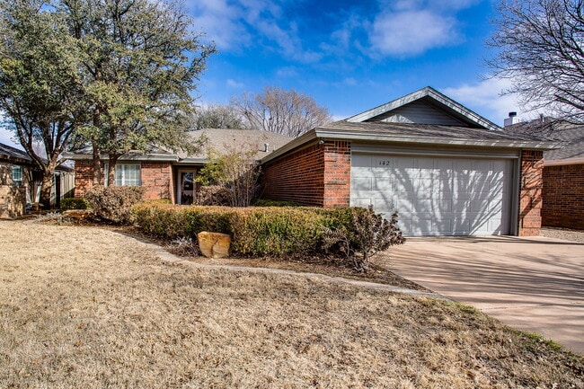 142 N Utica Ave in Lubbock, TX - Foto de edificio - Building Photo