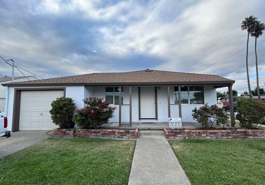 1201 Via Vista in San Lorenzo, CA - Building Photo