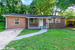 3562 Meadowridge Dr SW in Atlanta, GA - Building Photo