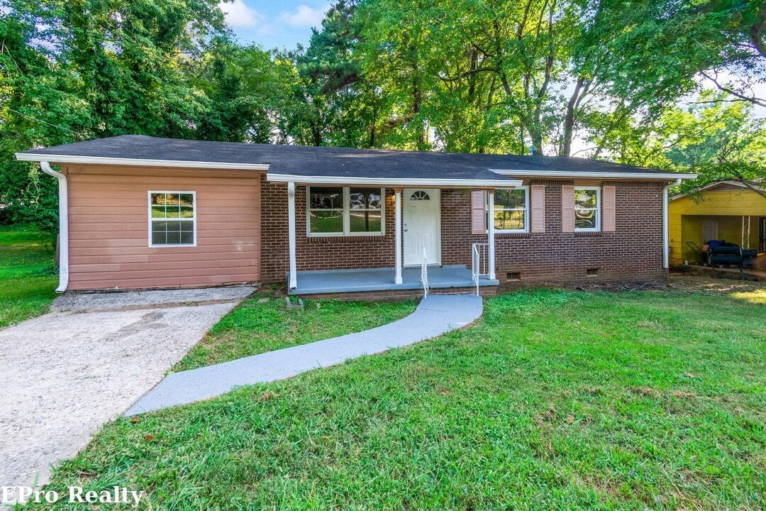 3562 Meadowridge Dr SW in Atlanta, GA - Foto de edificio